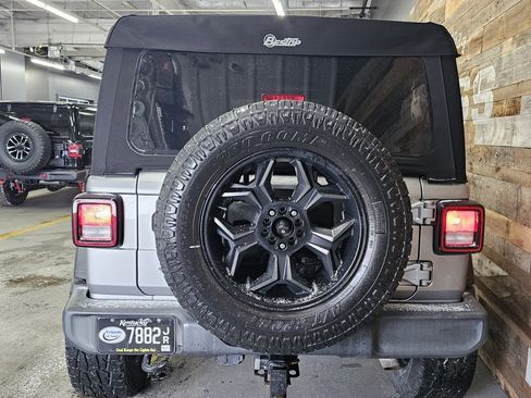 Used 2018 Jeep Wrangler Unlimited Sport S image 5