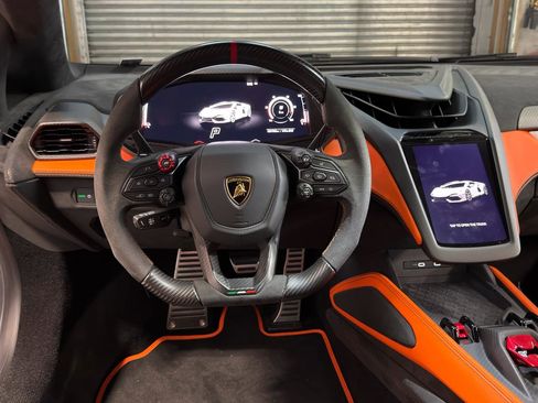 Used 2024 Lamborghini Revuelto image 13