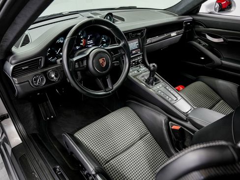 Used 2016 Porsche 911 R RWD image 9
