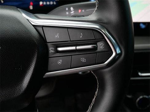 Certified 2025 Chevrolet Traverse LT image 16