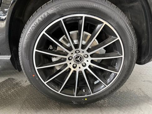 Used 2023 Mercedes-Benz GLE 350 4MATIC w/ AMG Line Exterior image 8