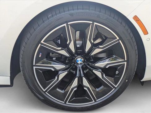 New 2025 BMW i7 M70 w/ Executive Package image 10