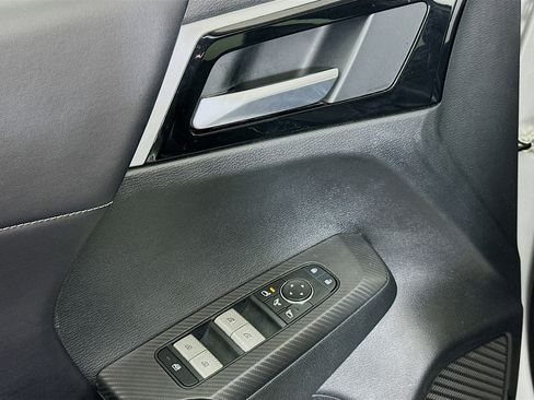 Used 2024 Mitsubishi Outlander SE image 15