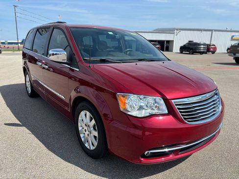 Used 2012 Chrysler Town & Country Touring-L w/ Entertainment Group #2 image 3