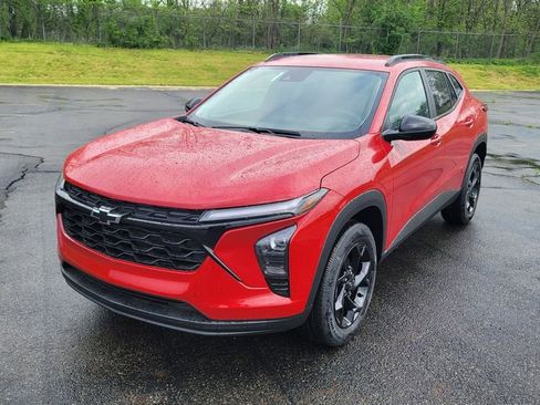 New 2026 Chevrolet Trax LT w/ Driver Confidence Package FWD image 5