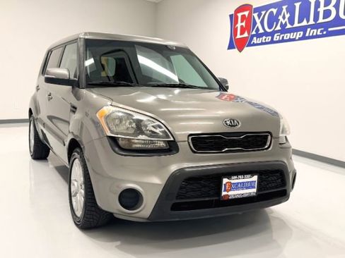 Used 2013 Kia Soul + FWD image 4