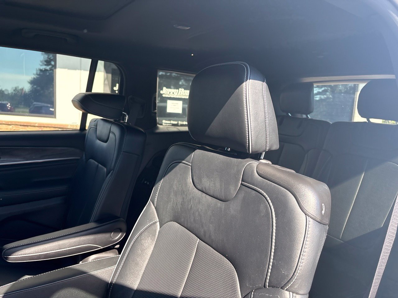 Used 2023 Jeep Grand Cherokee L Overland RWD image 6