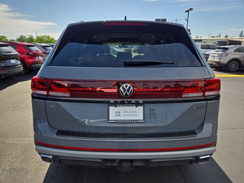 Used 2025 Volkswagen Atlas Peak Edition SE AWD/4WD image 6