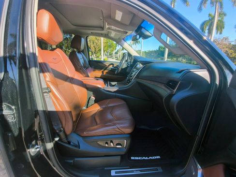 Used 2019 Cadillac Escalade ESV Luxury image 37