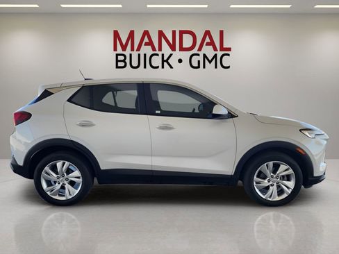 Used 2024 Buick Encore GX Preferred FWD image 5