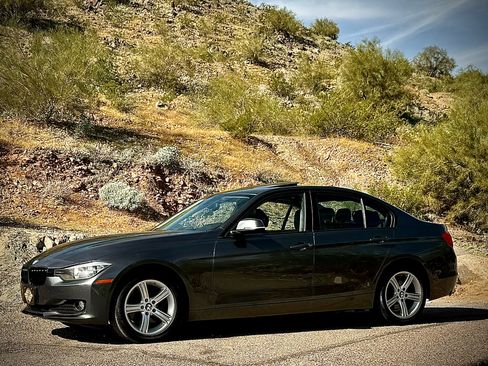 Used 2014 BMW 320i Sedan image 5