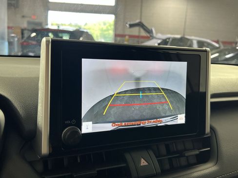 Used 2025 Toyota RAV4 XLE AWD/4WD image 20