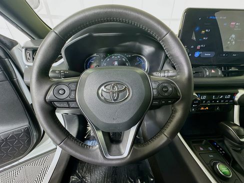 Used 2025 Toyota RAV4 XSE w/ Weather Package AWD/4WD image 15