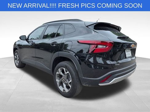 Used 2025 Chevrolet Trax LT w/ Driver Confidence Package FWD image 5