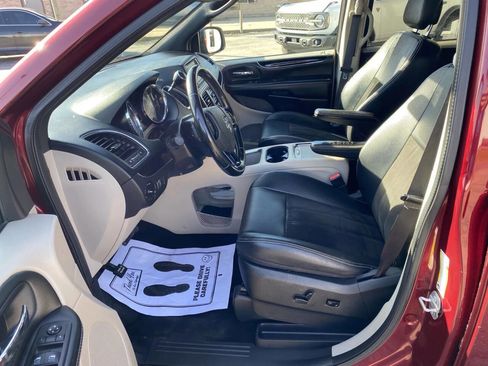 Used 2020 Dodge Grand Caravan SXT image 13