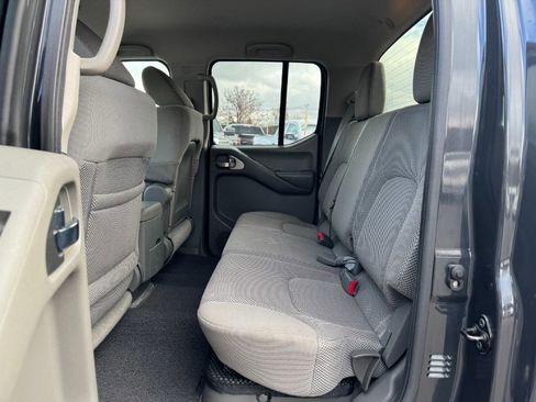 Used 2012 Nissan Frontier SV image 16