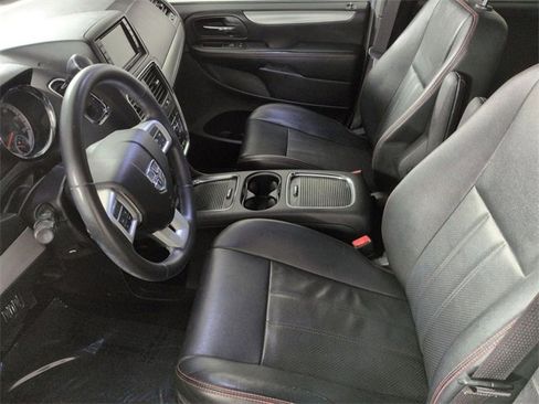 Used 2014 Dodge Grand Caravan R/T image 12