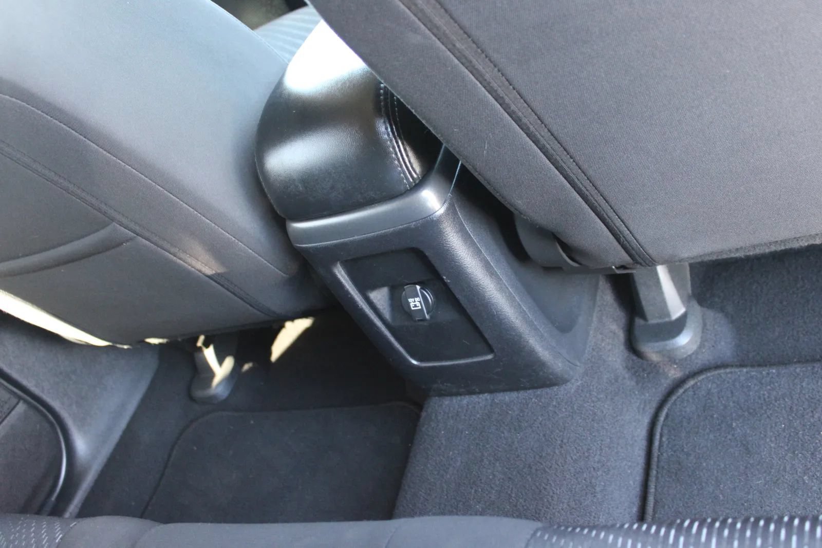 Used 2017 Dodge Journey SE w/ Flexible Seating Group FWD image 23
