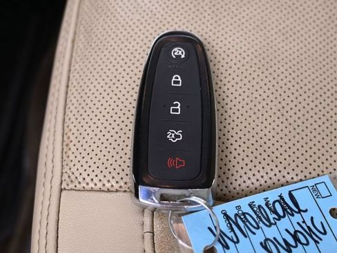 Used 2013 Lincoln MKS FWD image 26
