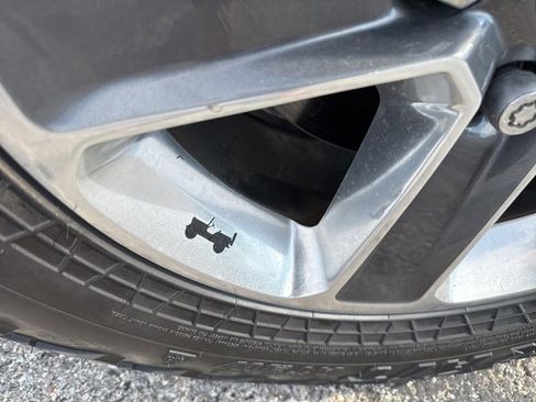 Used 2019 Jeep Wrangler Unlimited Sahara image 25