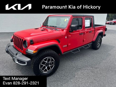 Used 2023 Jeep Gladiator Overland w/ LED Lighting Group AWD/4WD image 1