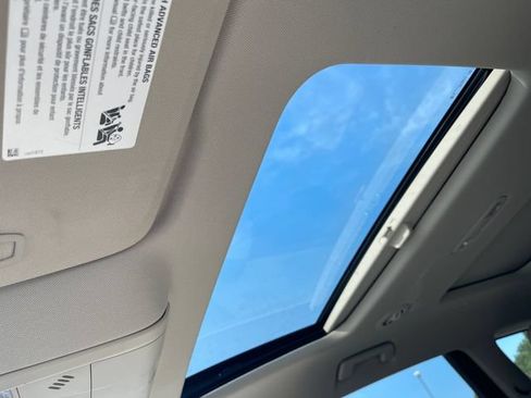 Used 2020 Buick Enclave Premium w/ Sun and Sites Package FWD image 20