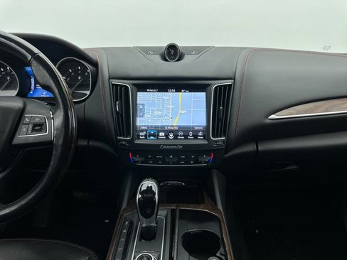 Used 2018 Maserati Levante GranLusso AWD/4WD image 5