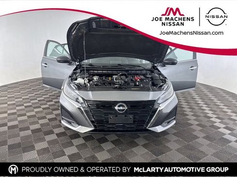 Used 2025 Nissan Altima 2.5 SV image 11