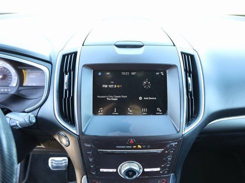 Used 2019 Ford Edge ST image 16