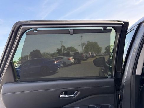 Used 2025 Nissan Pathfinder SL w/ Cargo Package image 18