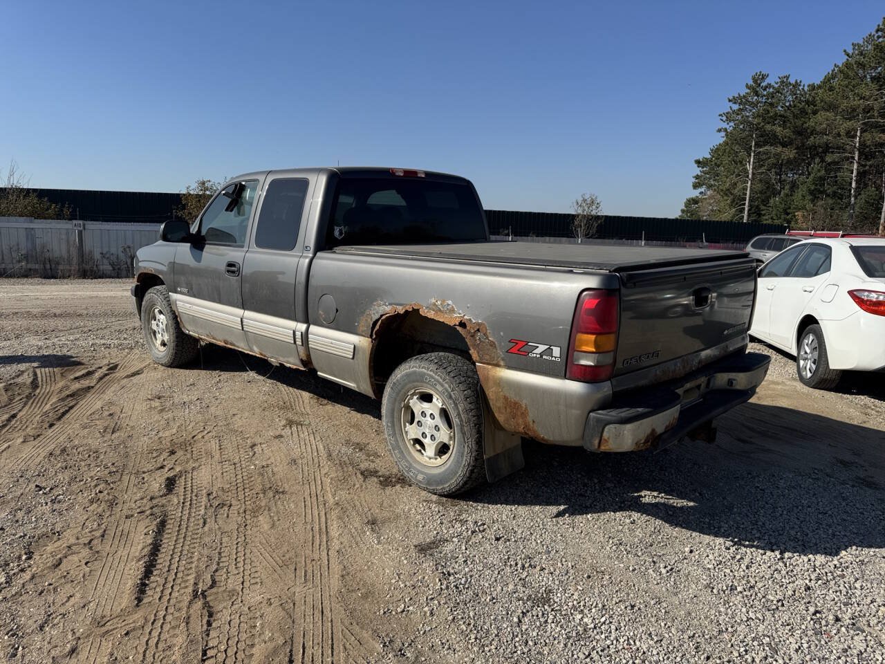 Used 2000 Chevrolet Silverado 1500 LS w/ Off-Road Chassis Pkg AWD/4WD image 3