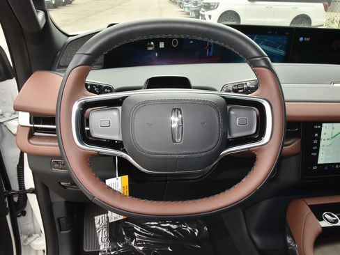 New 2026 Lincoln Navigator Reserve AWD/4WD image 23
