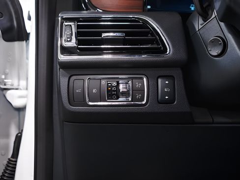 Used 2023 Lincoln Navigator Reserve AWD/4WD image 21