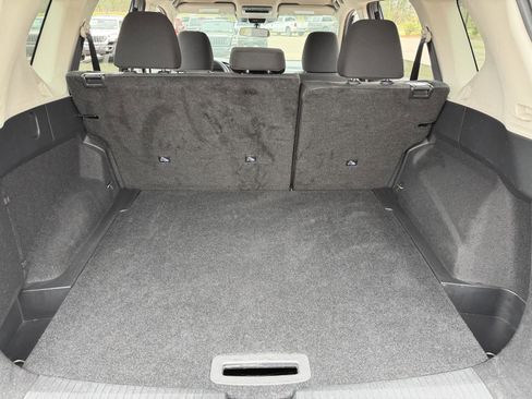 Used 2025 Nissan Rogue SV image 17