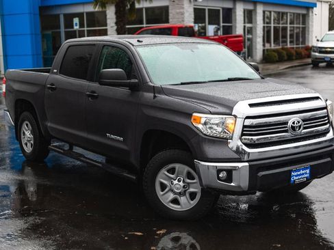 Used 2017 Toyota Tundra SR5 image 2