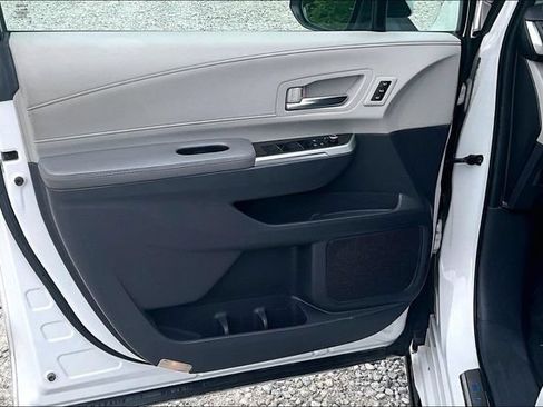 Used 2022 Toyota Sienna Limited AWD/4WD image 22