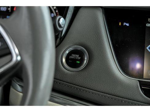 Used 2018 Cadillac XT5 Luxury w/ Driver Awareness Package image 18