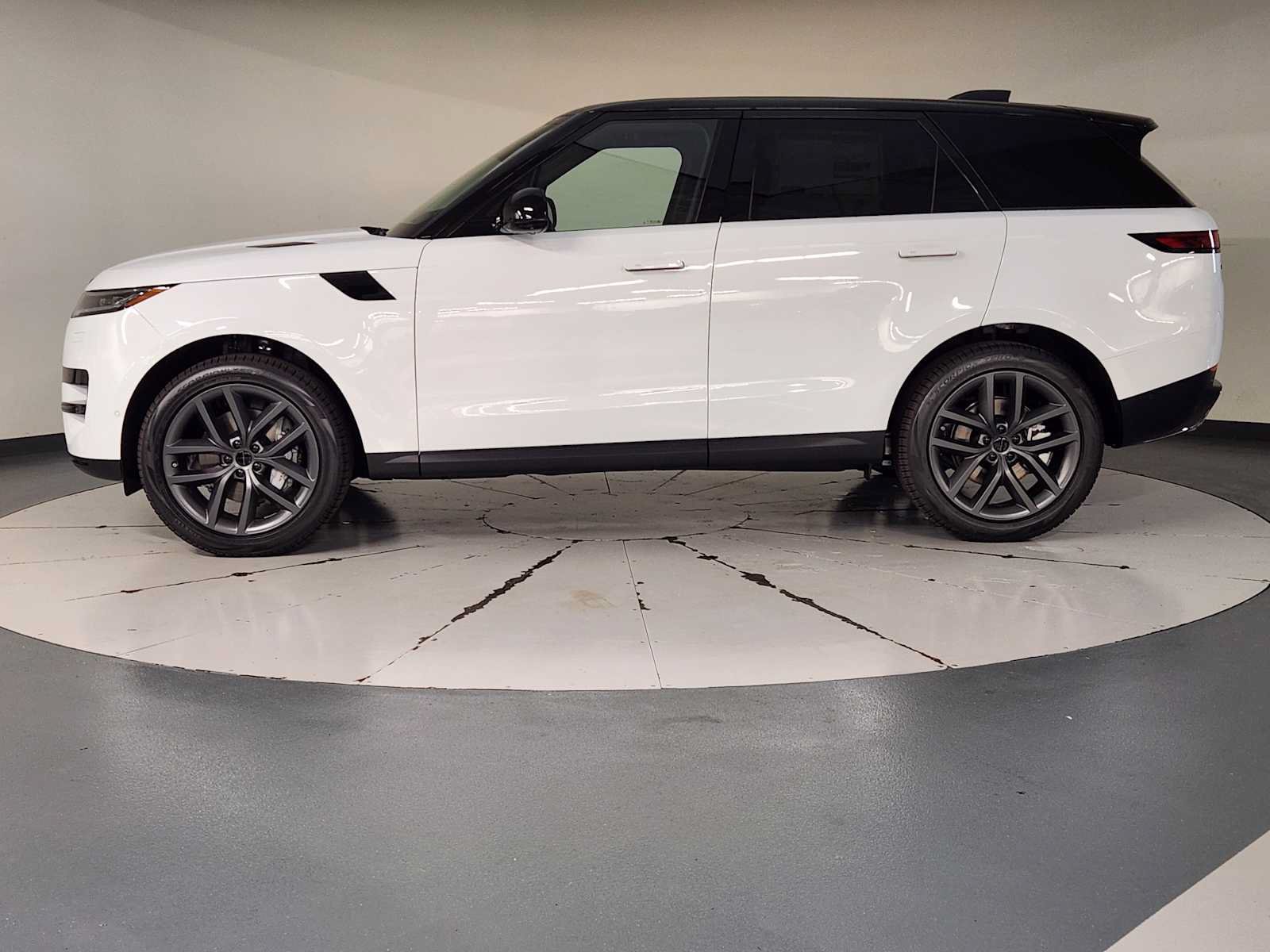 New 2027 Land Rover Range Rover Sport SE AWD/4WD image 5