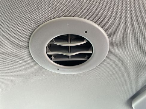 Used 2023 GMC Acadia SLE w/ Driver Convenience Package image 18