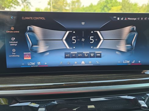 Used 2025 BMW X5 sDrive40i w/ Executive Package RWD image 23