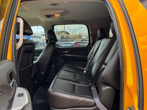 Used 2011 Chevrolet Suburban 2500 image 22