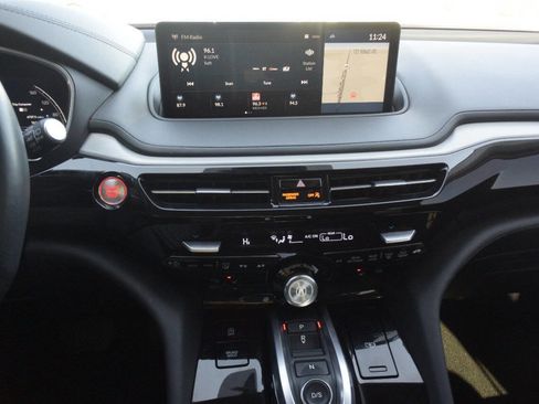 Used 2024 Acura MDX SH-AWD w/ Technology Package image 25