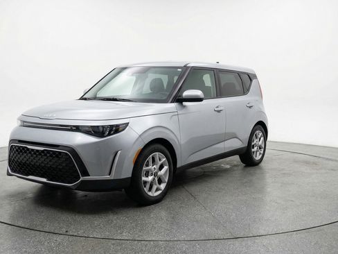 Used 2025 Kia Soul LX w/ LX Technology Package FWD image 3