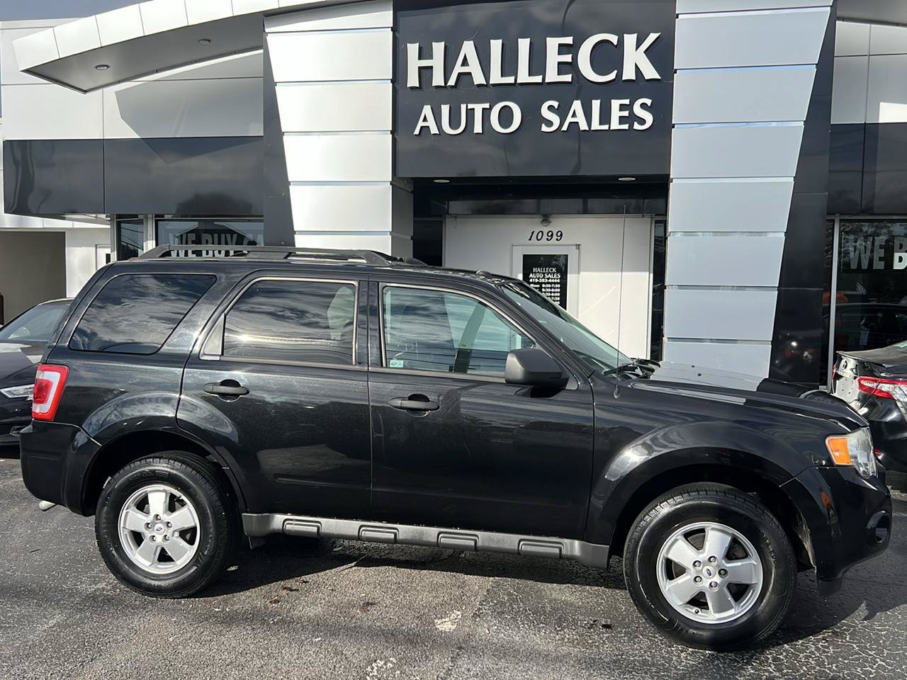 Used 2011 Ford Escape XLT w/ Canadian Winter Pkg FWD image 1