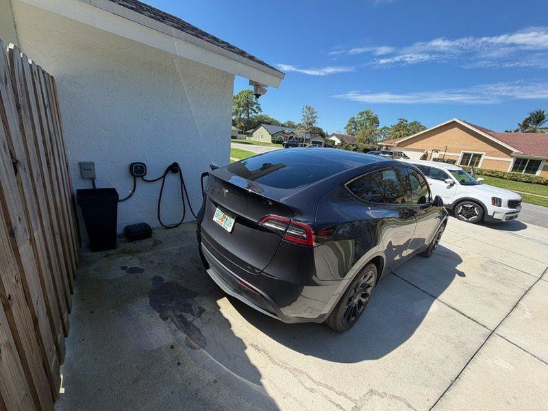 Used 2024 Tesla Model Y Long Range RWD image 3