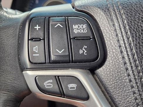 Used 2015 Toyota Sienna Limited image 8