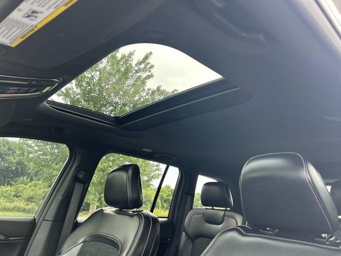 Used 2025 Jeep Grand Cherokee Altitude RWD image 30