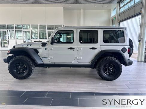 Used 2024 Jeep Wrangler Unlimited AWD/4WD image 10
