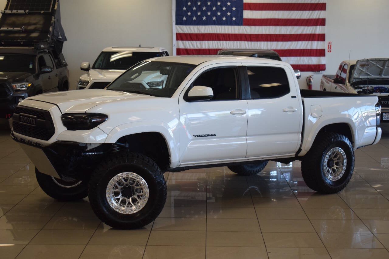 Used 2017 Toyota Tacoma SR5 RWD image 3