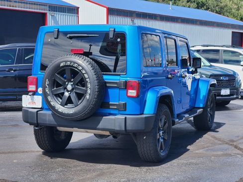 Used 2015 Jeep Wrangler Unlimited Sahara AWD/4WD image 9